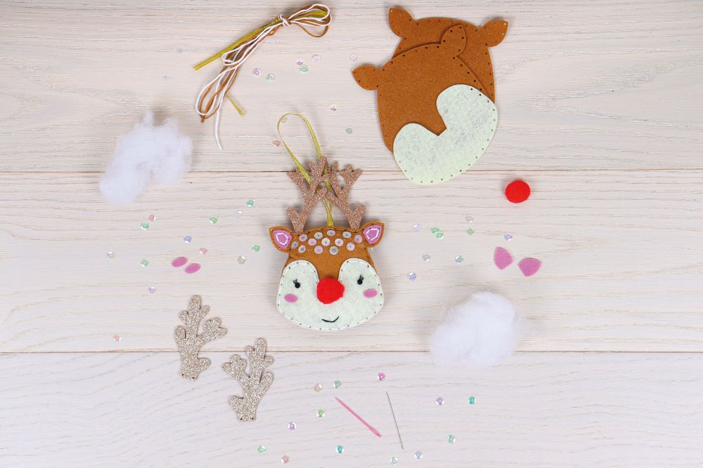 Trimits Make-Your-Own Felt Decorations: 12 Door Christmas Count Down Advent Calendar