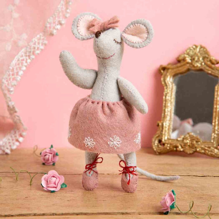 Corinne Lapierre, UK - Little Mouse The Ballet Dancer Felt Mini Craft Kit