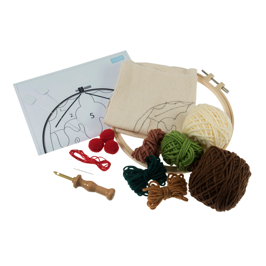 Punch needle kit: yarn and hoop Christmas Pudding