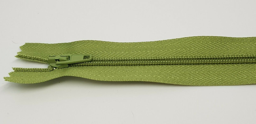 Nylon Closed End Auto-lock Zips 4in, 8in (20cm) 10in (25cm). Dressmaking, crafts.