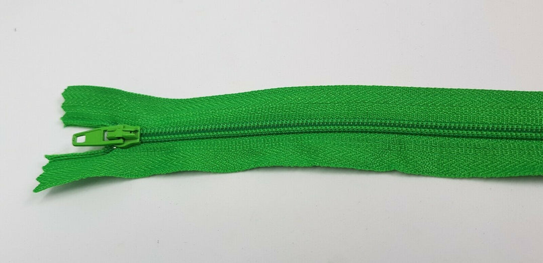 Nylon Closed End Auto-lock Zips 4in, 8in (20cm) 10in (25cm). Dressmaking, crafts.