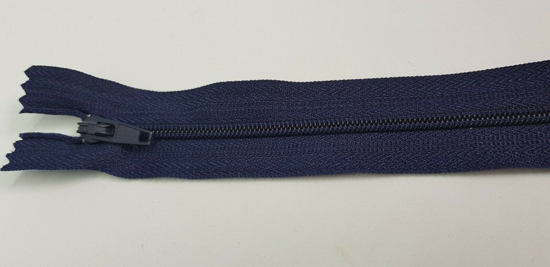 Nylon Closed End Auto-lock Zips 4in, 8in (20cm) 10in (25cm). Dressmaking, crafts.