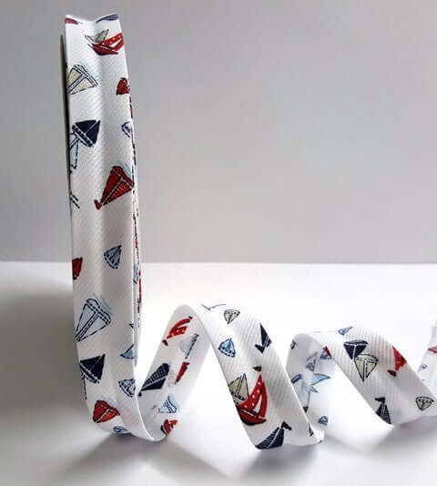 Blue/Red Beach/Sailboat Bias Binding x 1m. Double fold 18mm /30mm wide